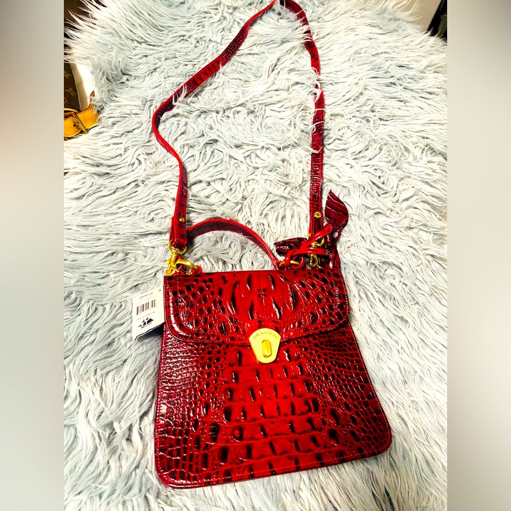 Very nice purse . With tags , never used